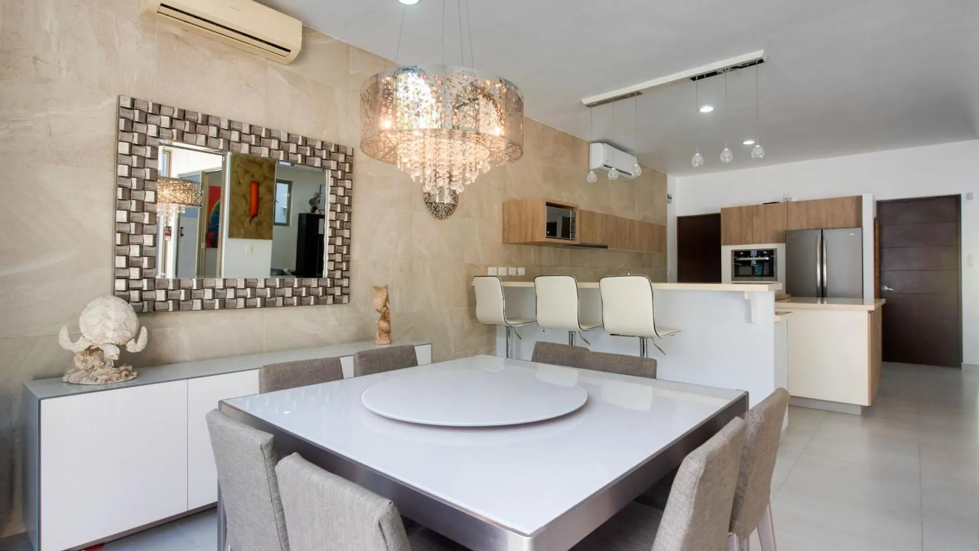 Luxe Playa Del Carmen Home With Pool - Walk To Beach Vakantiehuis